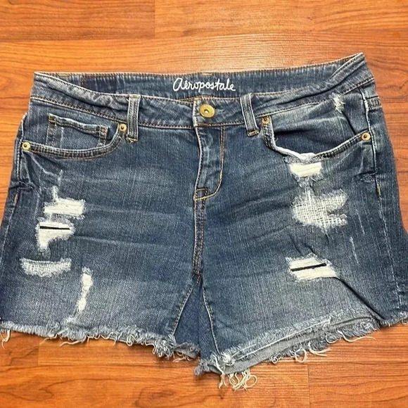 Aeropostale mid rise distressed shorts, size 8 - Picture 1 of 6